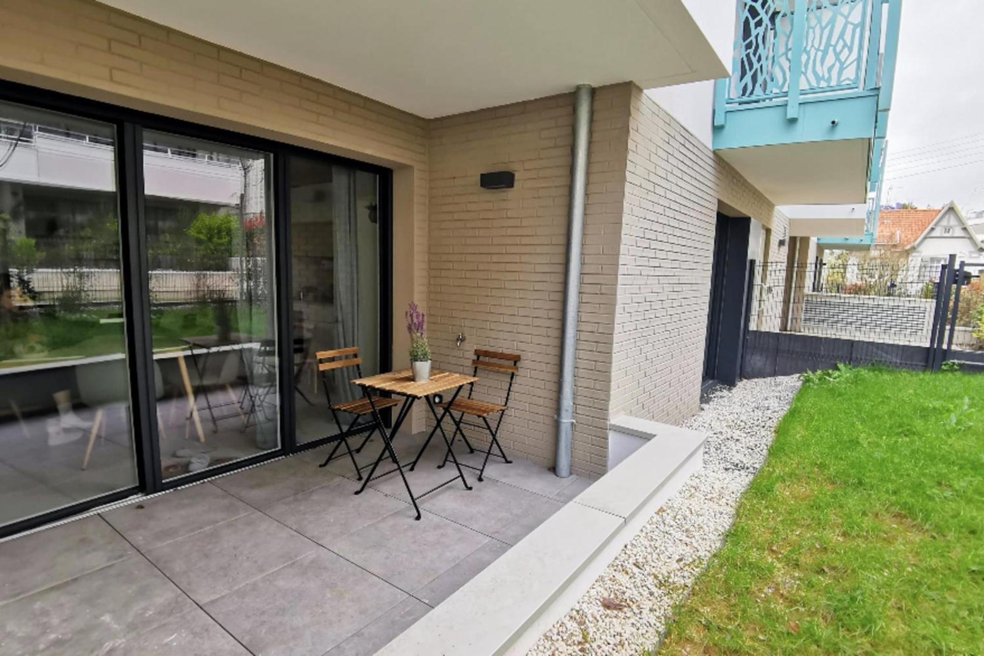 Апартаменты Cocoon With Terrace At 2 Steps From The Sea Ла-Боль-Эскублак Экстерьер фото